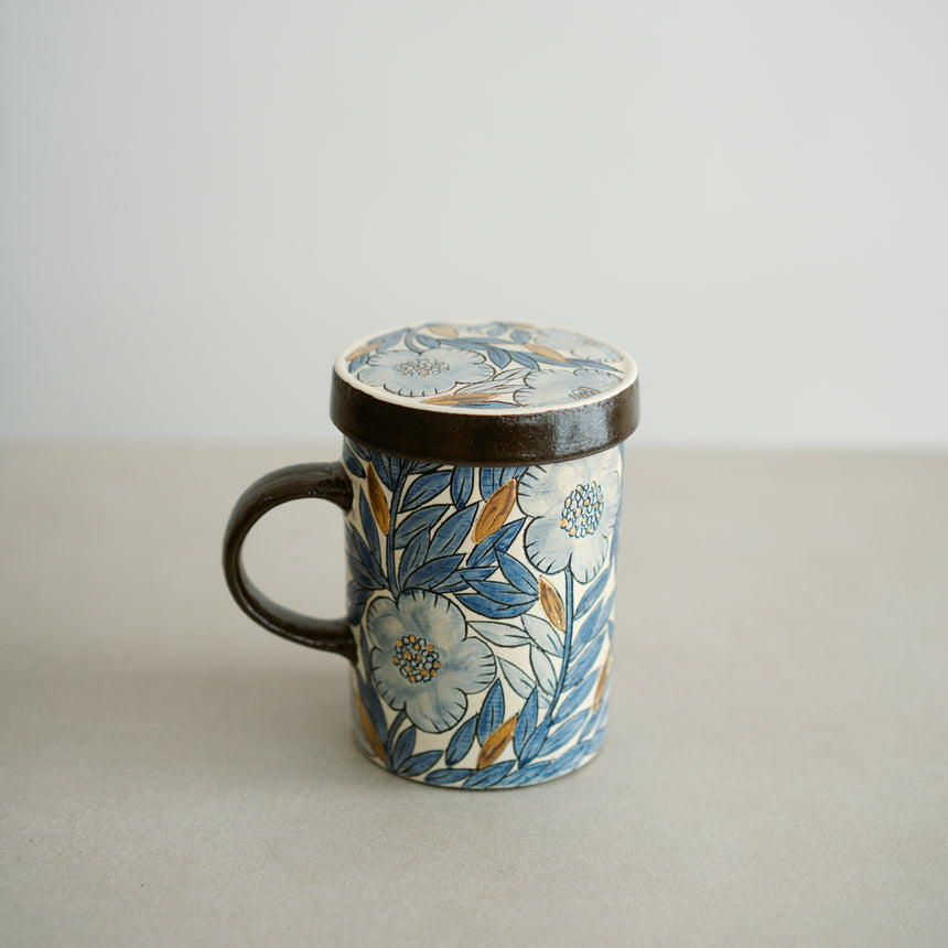 Etched Noir Lidded Black Clay Mug, Blue Camellia