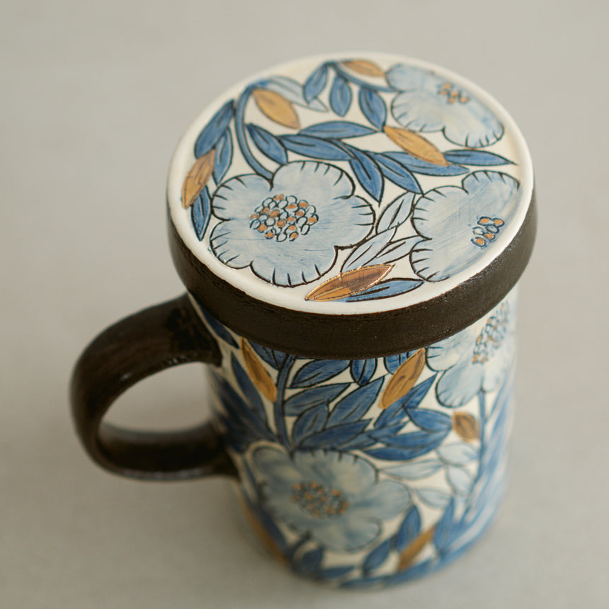 Etched Noir Lidded Black Clay Mug, Blue Camellia